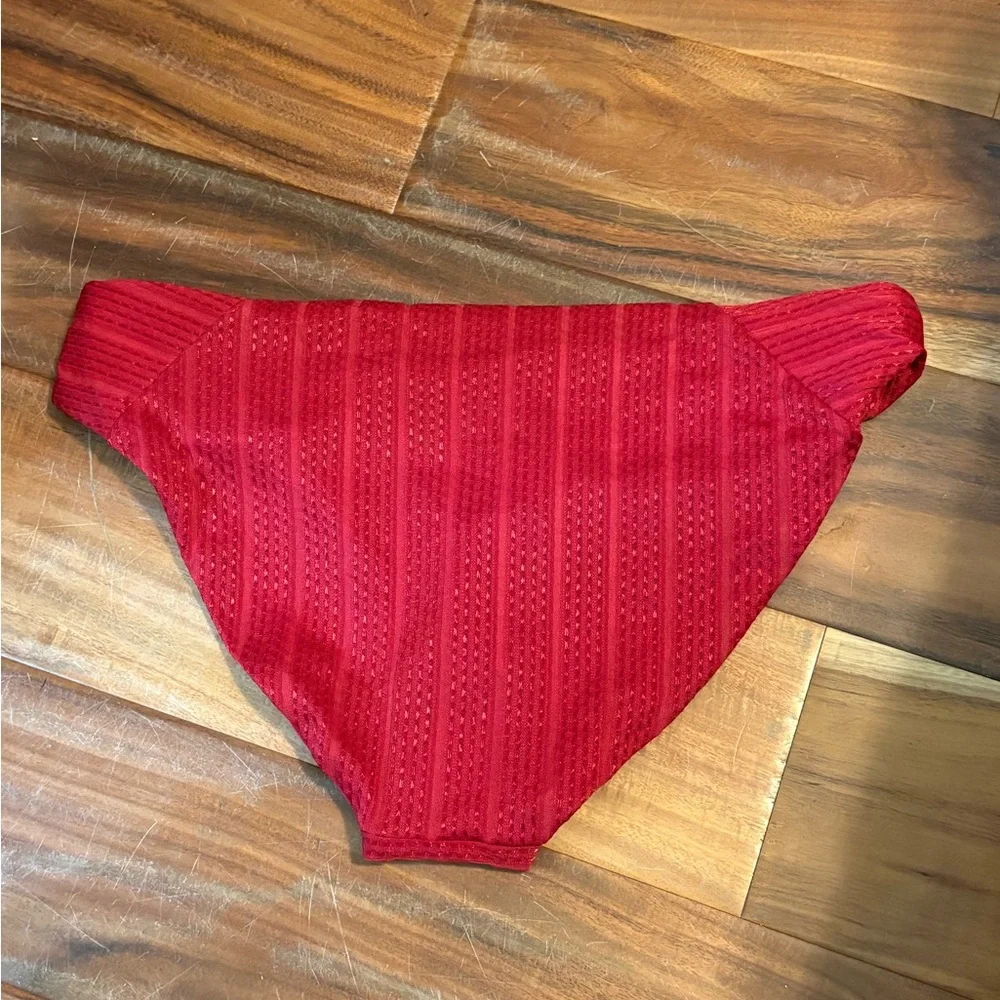 Becca Red Textured Bikini Bottoms Size Small NWT Crochet Detail‎ Swim (0936)